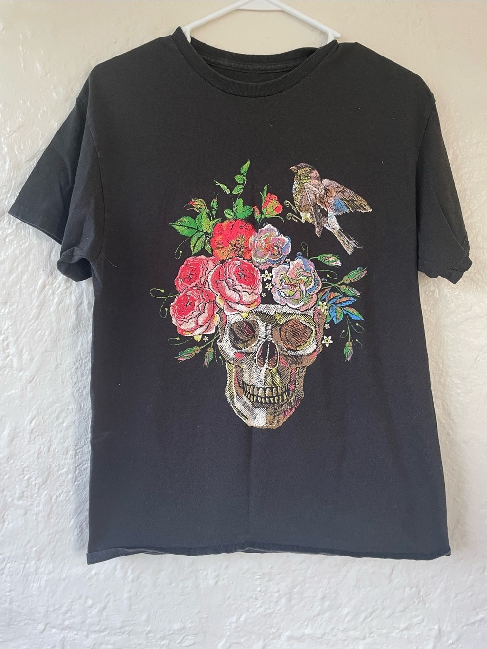 Skull Rose Bird Men T-Shirt Black Floral Graphic Art Nature Crew Neck Tee; M